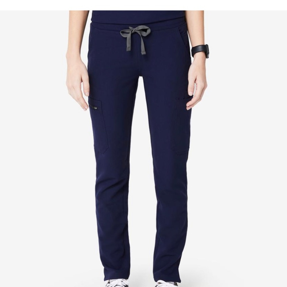 Figs yola skinny scrub pant in Navy